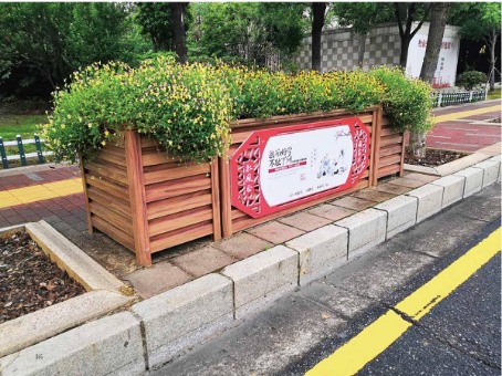 和風(fēng)煦日步行街鋁合金花箱